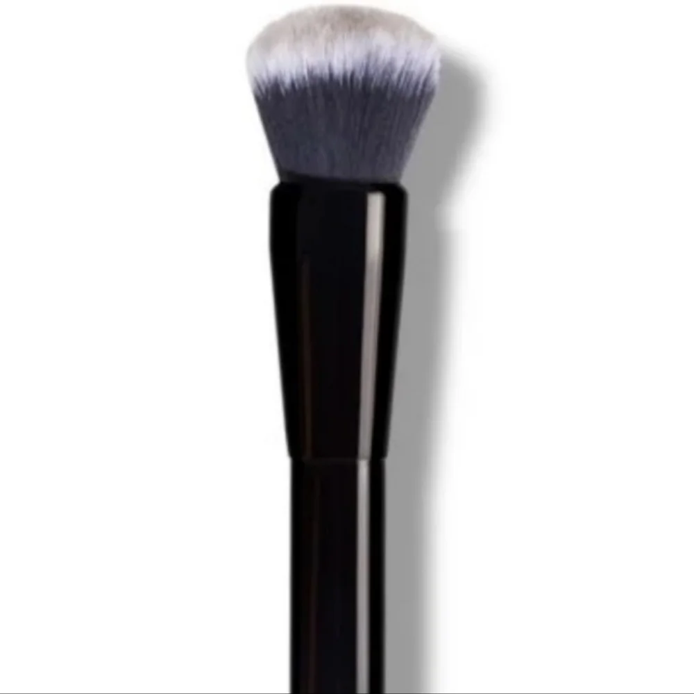 IL MAKIAGE Foundation Blending Brush Face Makeup Cosmetic Black #100 NEW